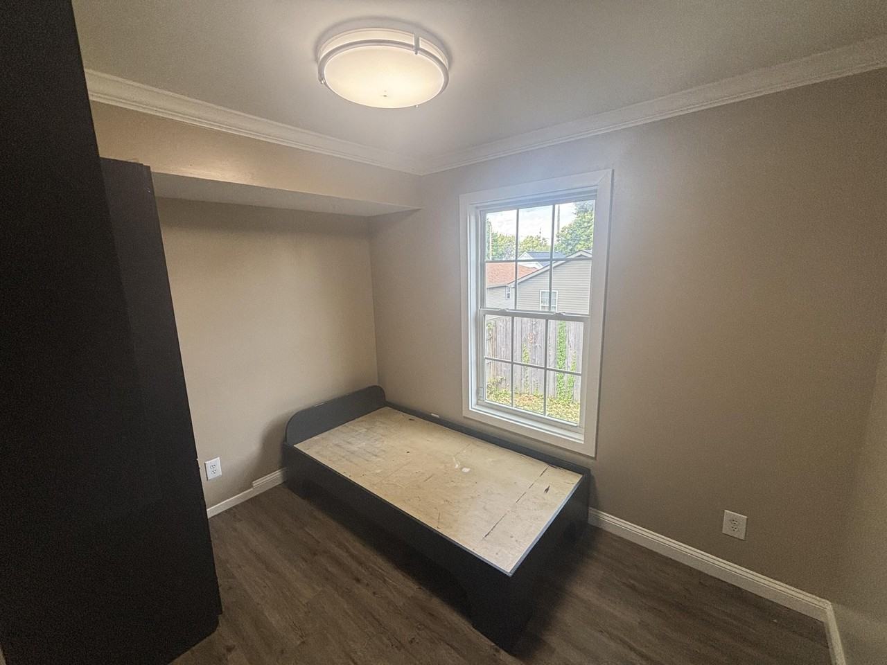 173 Montmullin St - Photo 4 of 10