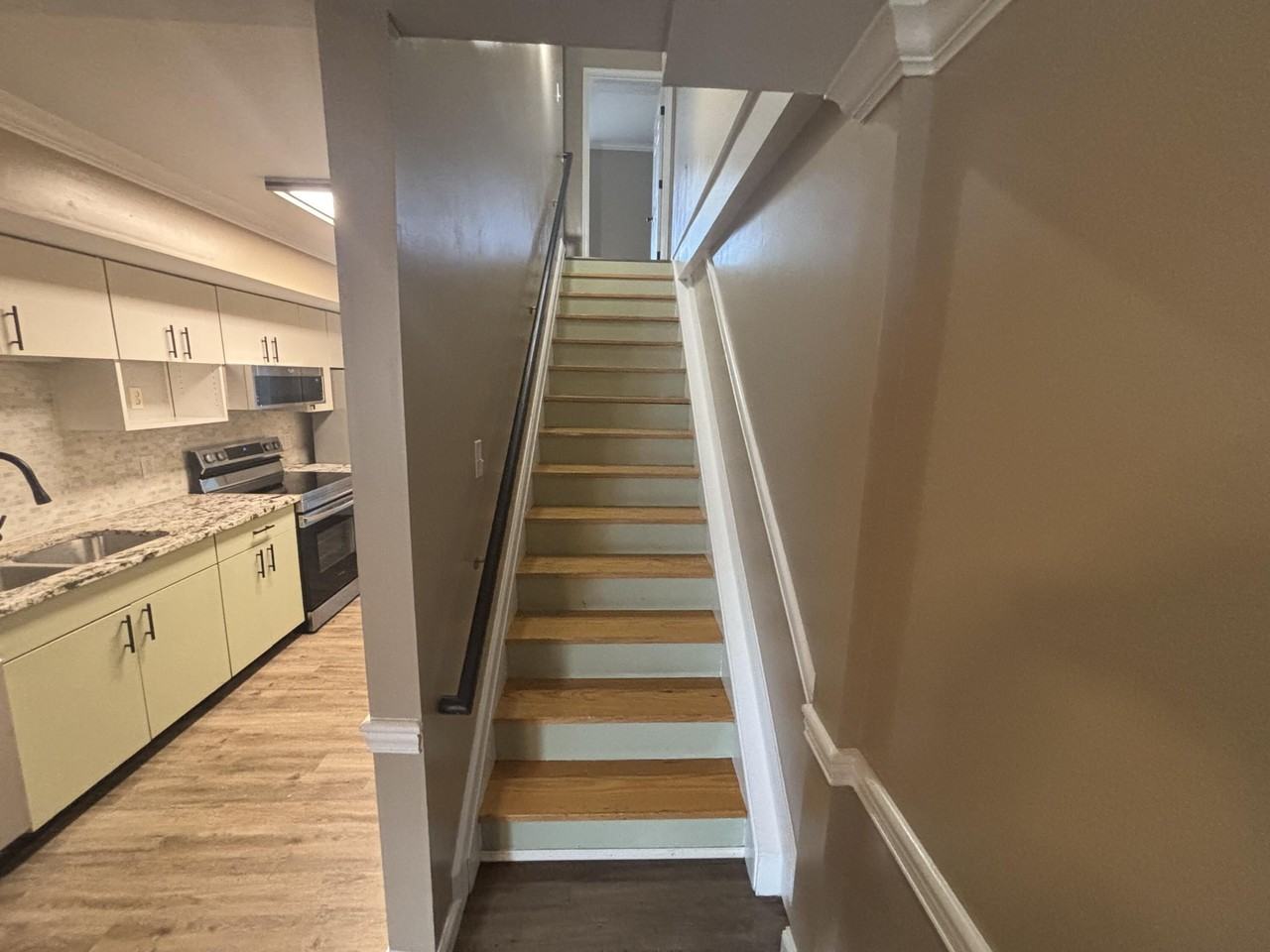 173 Montmullin St - Photo 5 of 10