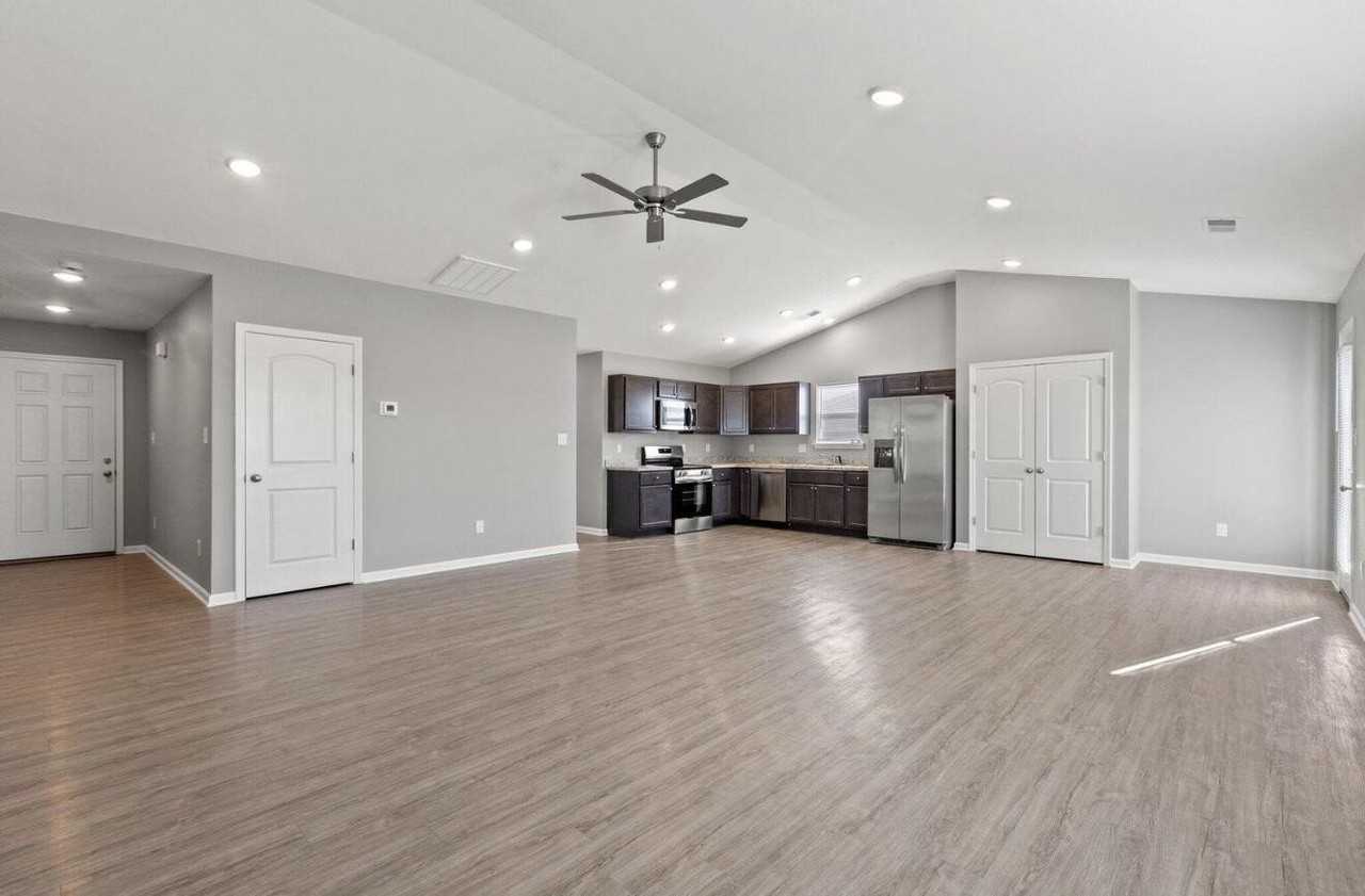 104 S Taylor Ln - Photo 6 of 20