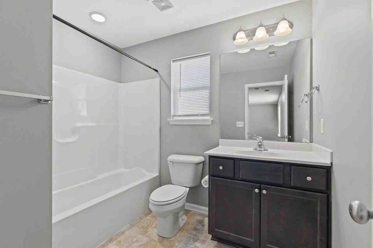 107 S Taylor Ln - Photo 3 of 12