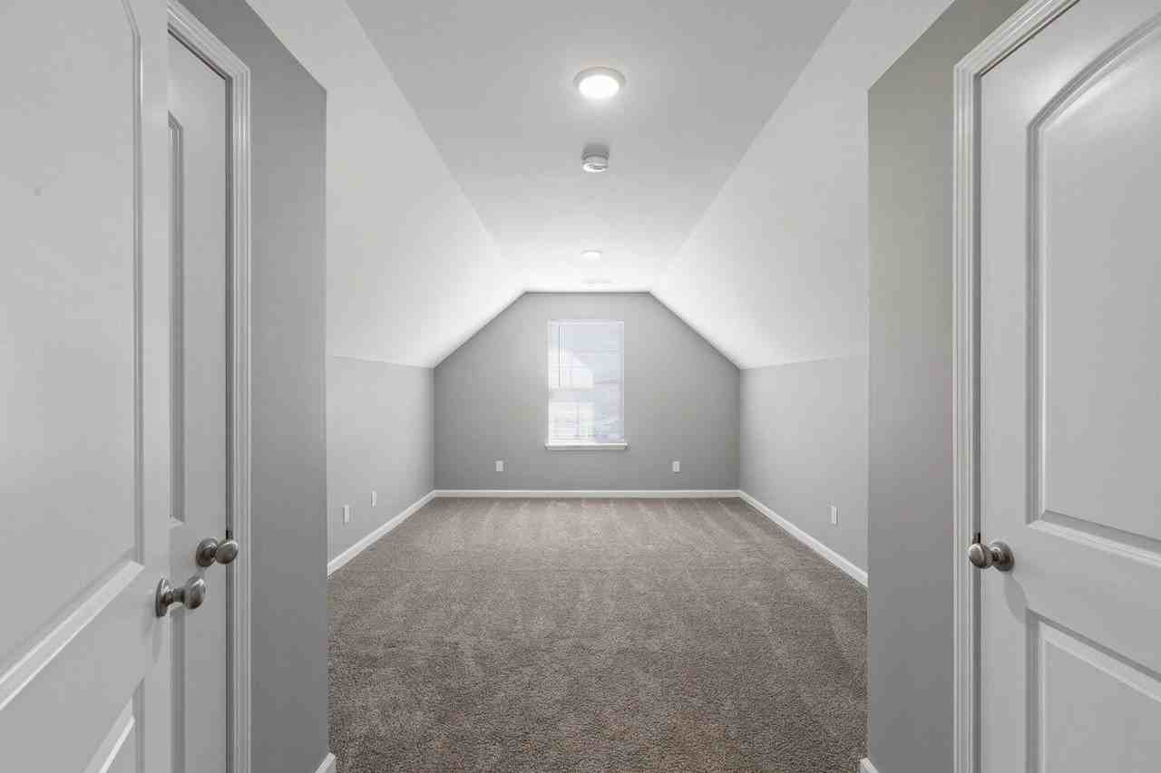 107 S Taylor Ln - Photo 4 of 12