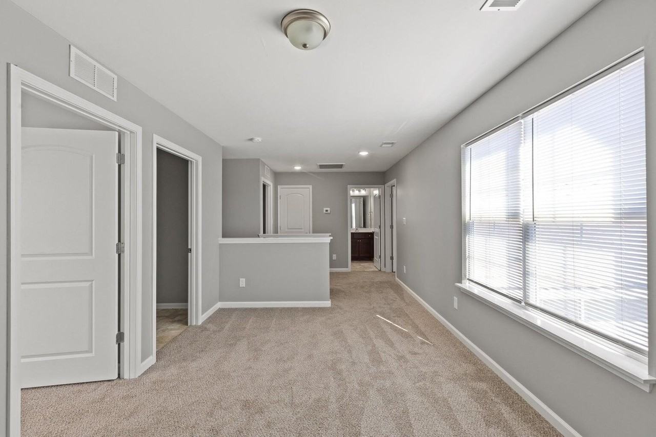 107 S Taylor Ln - Photo 5 of 12