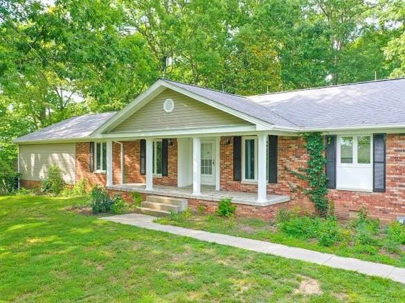 853 E 4th St - Photo 4 of 50