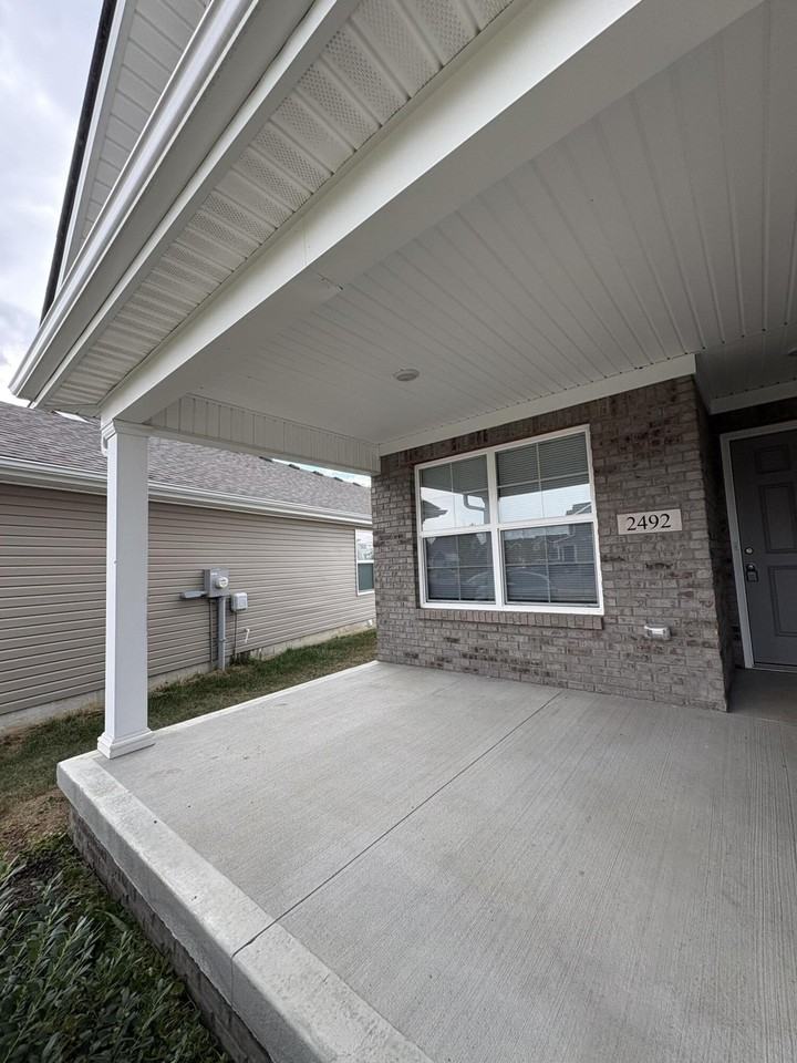 2492 Feathersound Way - Photo 3 of 16