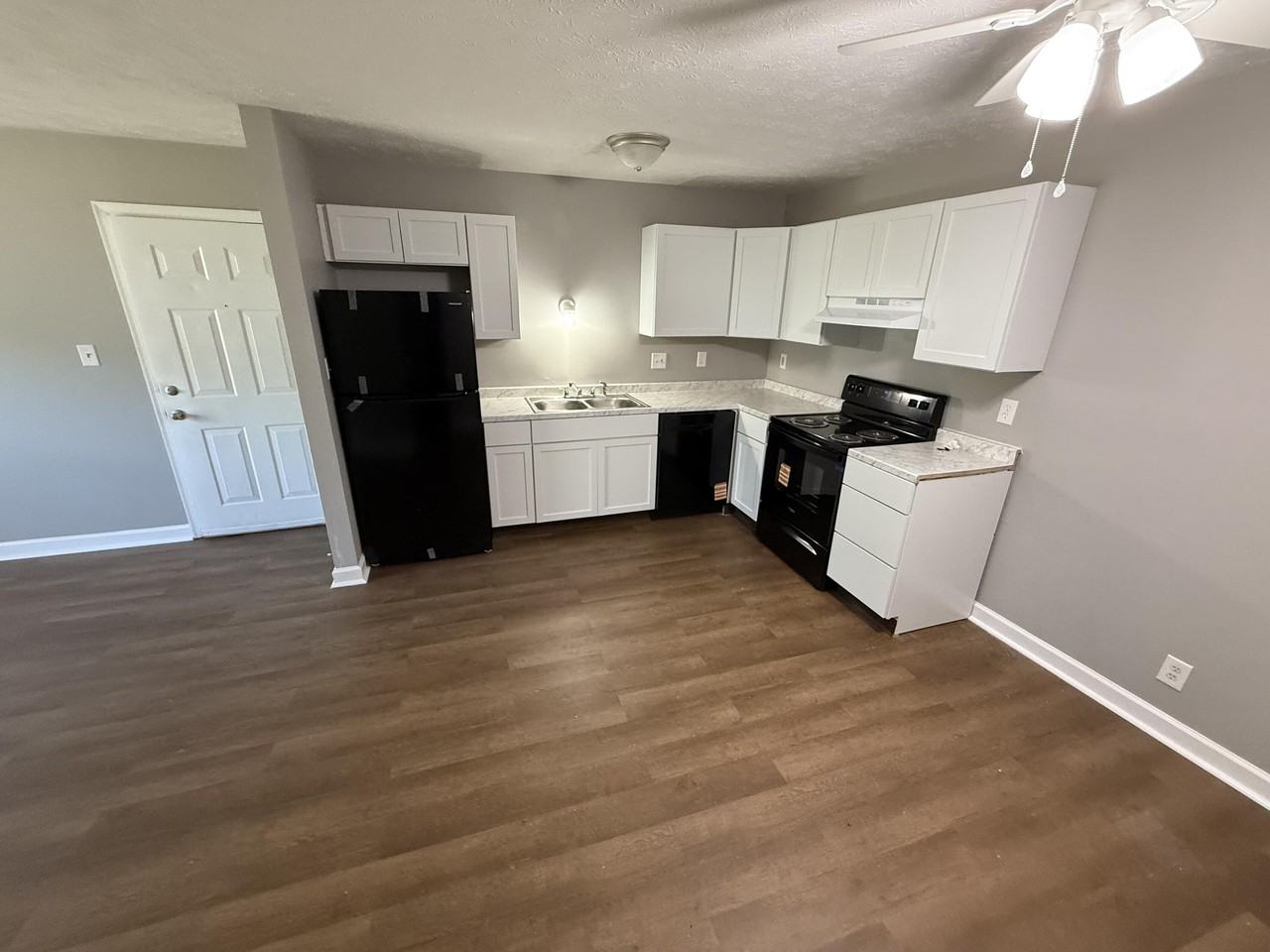 121 North Brand Street #11 - Photo 3 of 8