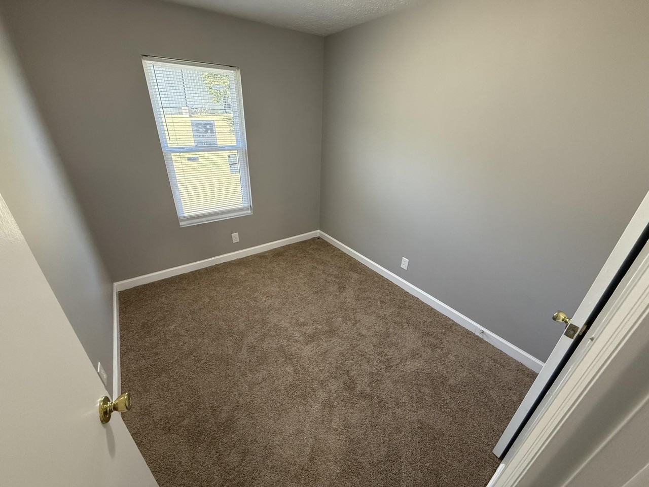 121 North Brand Street #11 - Photo 5 of 8