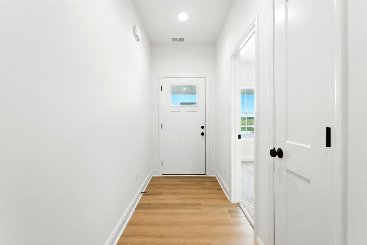 1112 Mission Drive - Photo 6 of 41