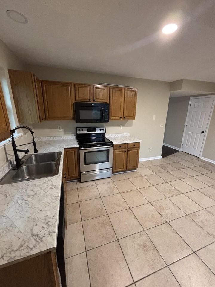 2708 Hayden Park Lane - Photo 4 of 12