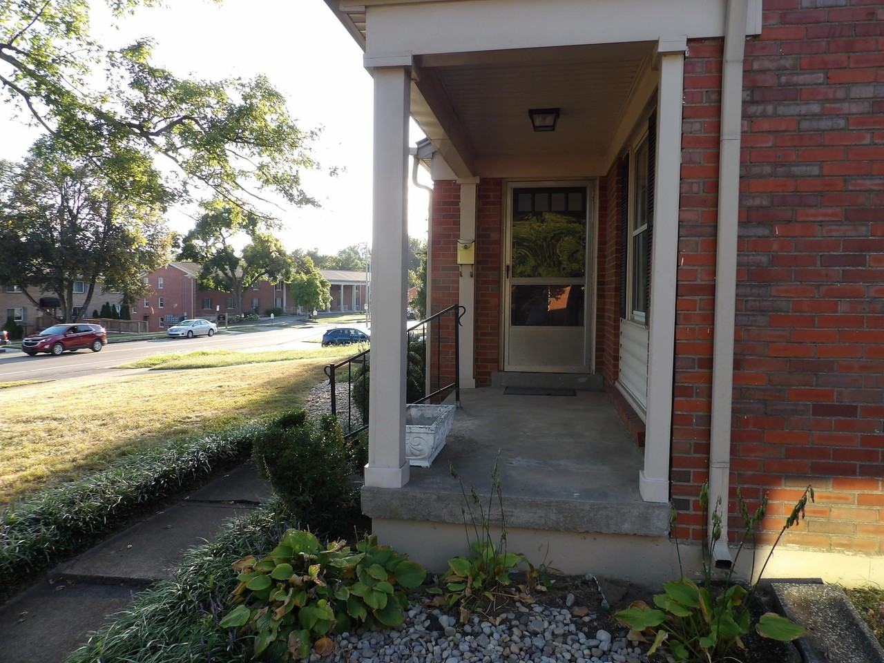 837 Malabu Dr - Photo 5 of 50