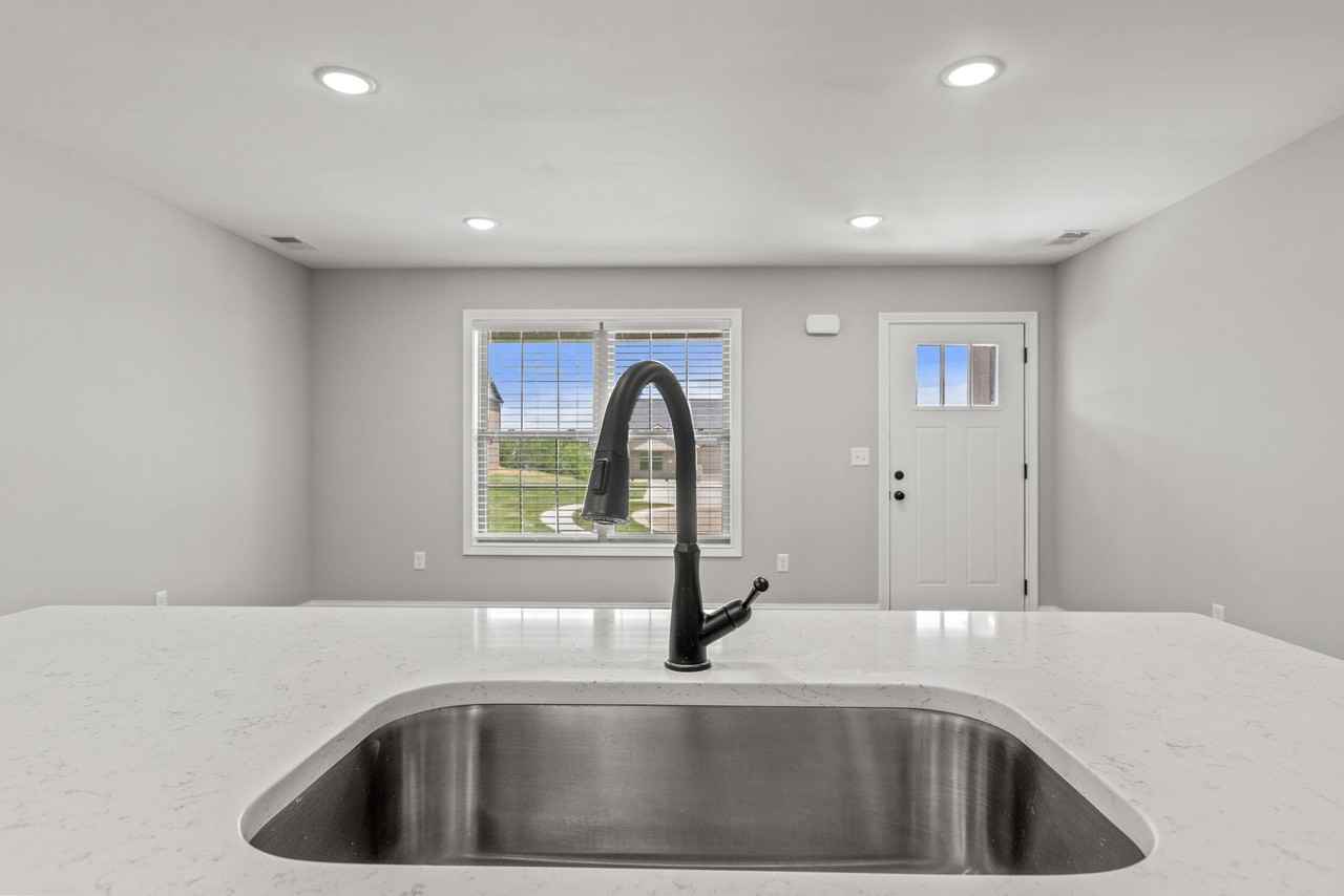 5011 Melana Way - Photo 5 of 21