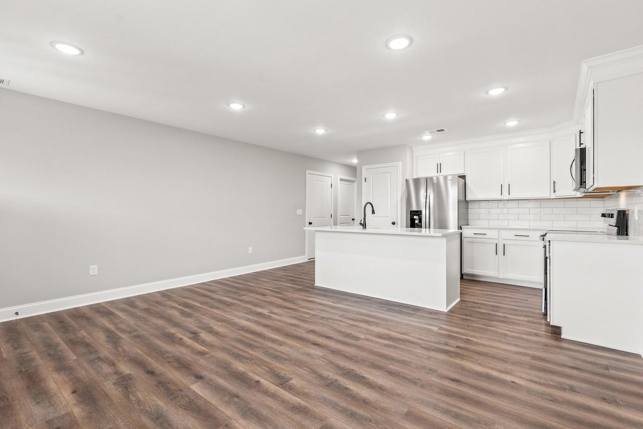 5011 Melana Way - Photo 6 of 21