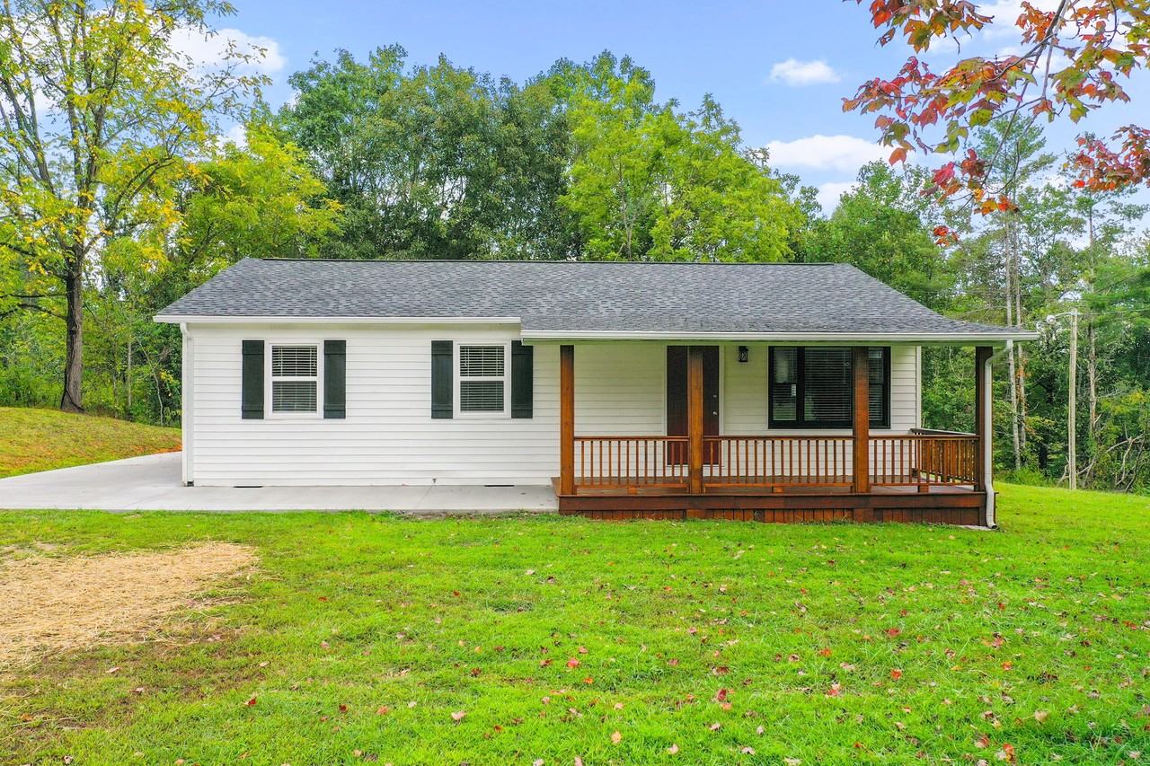 4790 Marydell Rd - Photo 3 of 28