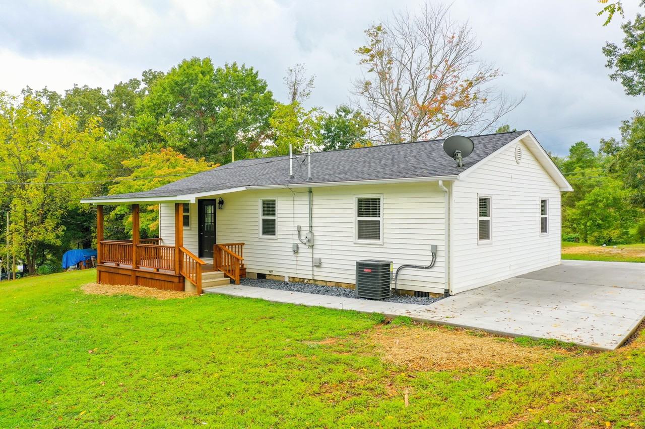 4790 Marydell Rd - Photo 5 of 28