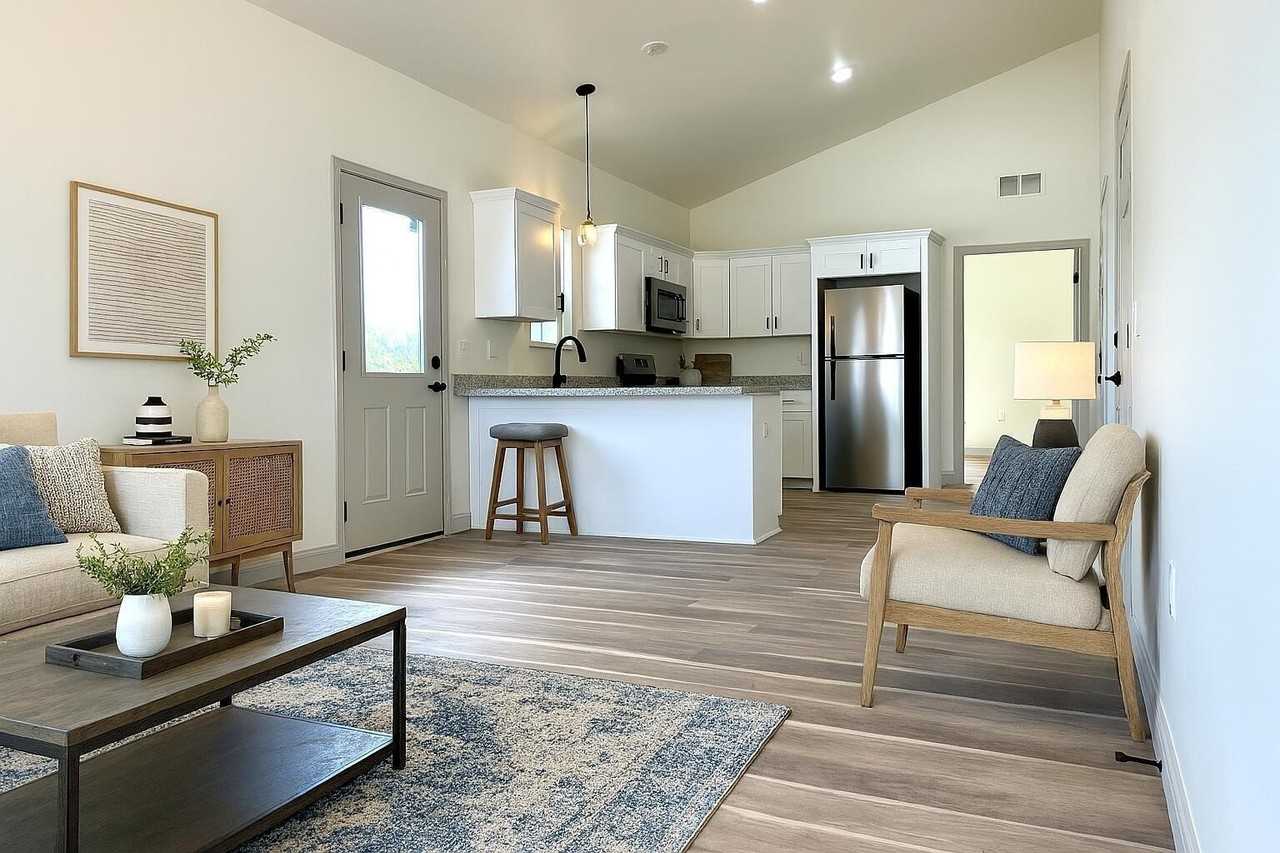 321 Randolph St - Photo 2 of 6