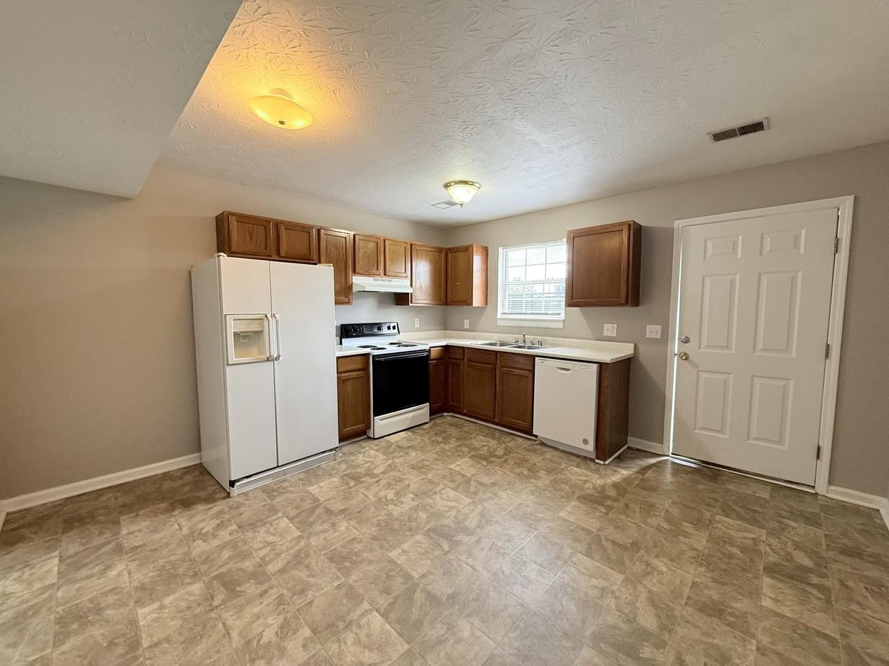 1118 Richmond Green Dr Apt 3 #3 - Photo 3 of 7