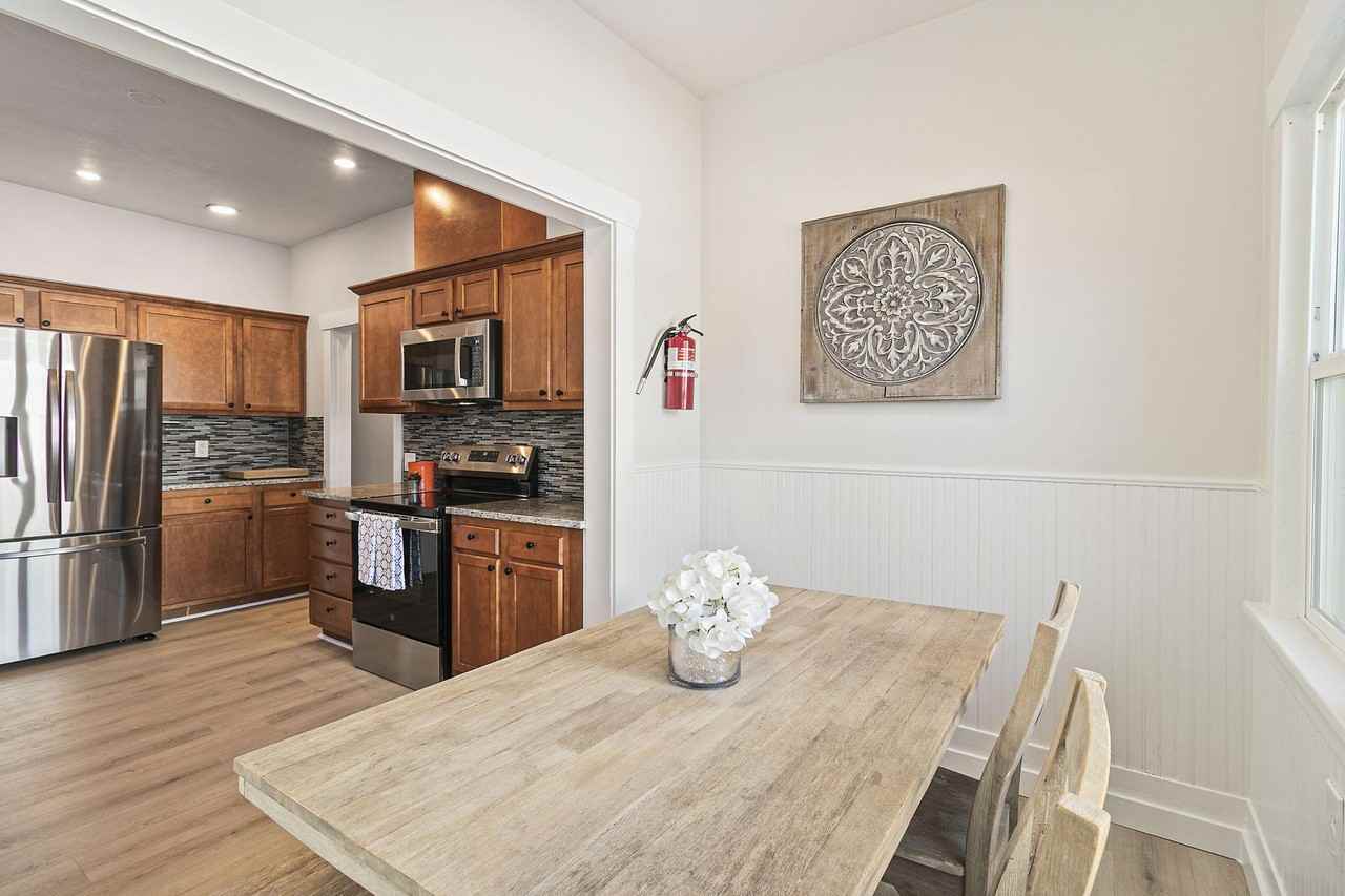 J St Ne - Photo 7 of 18