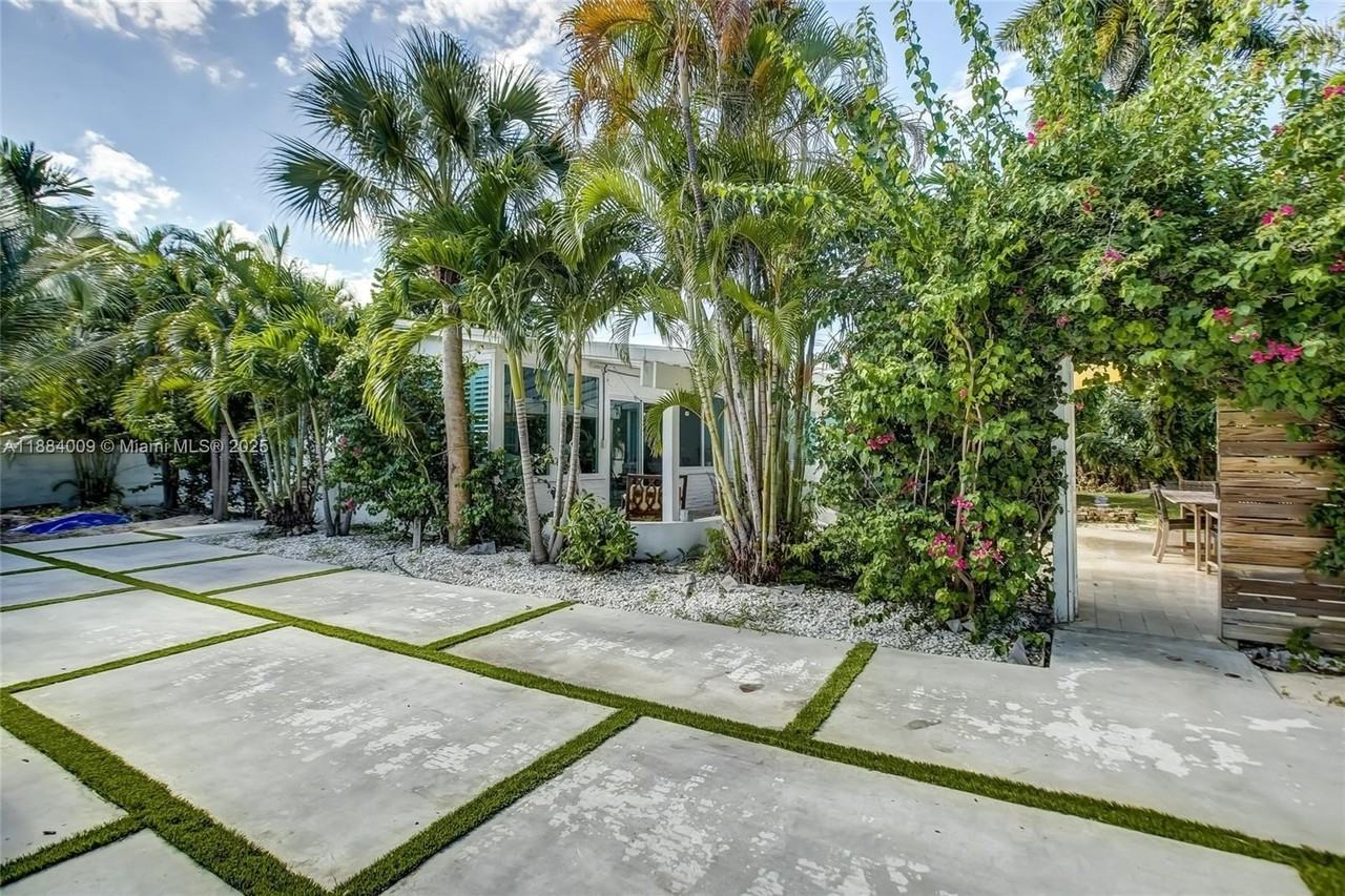 2601 Ne 11th Ct - Photo 2 of 50