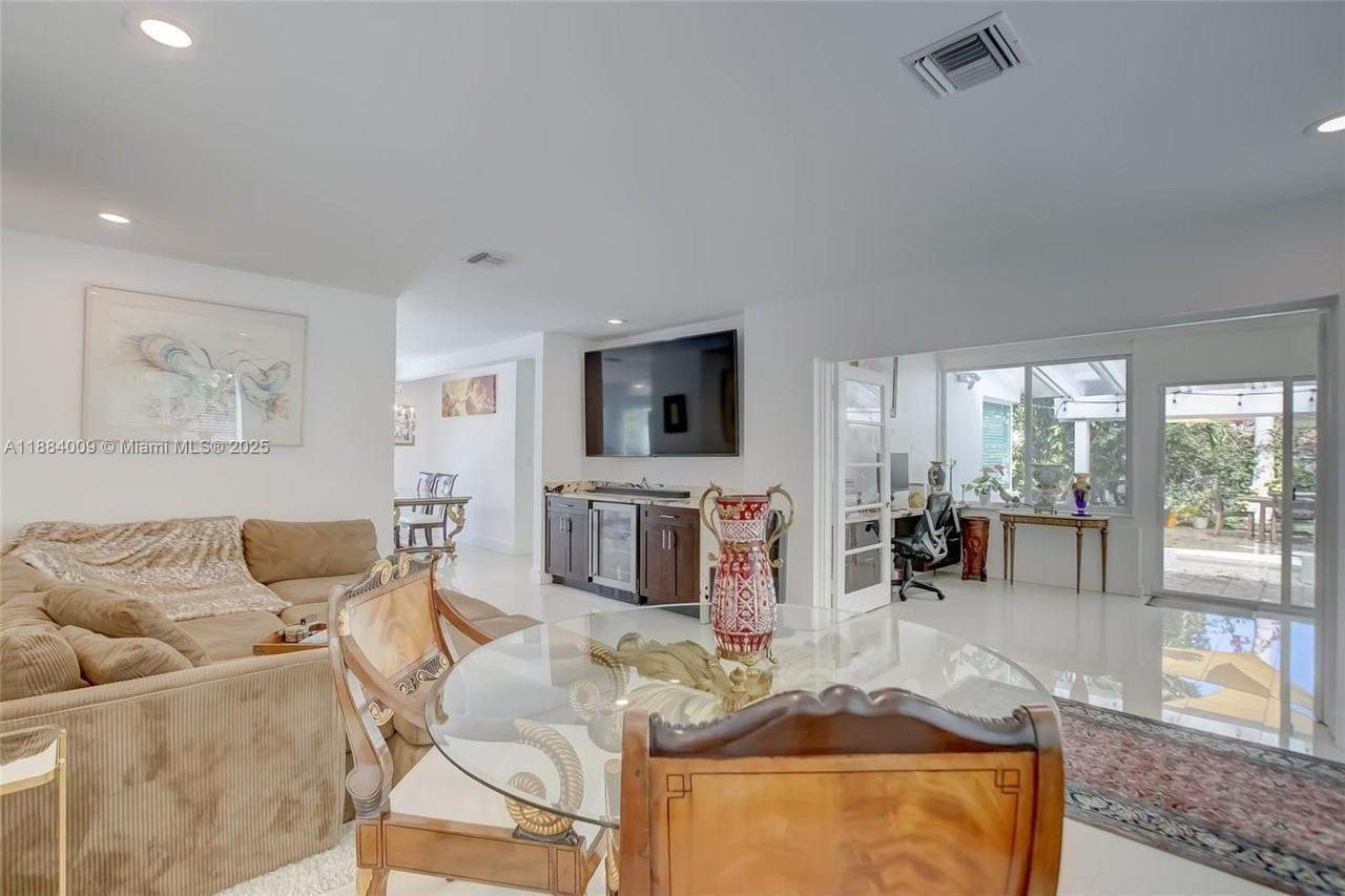 2601 Ne 11th Ct - Photo 6 of 50