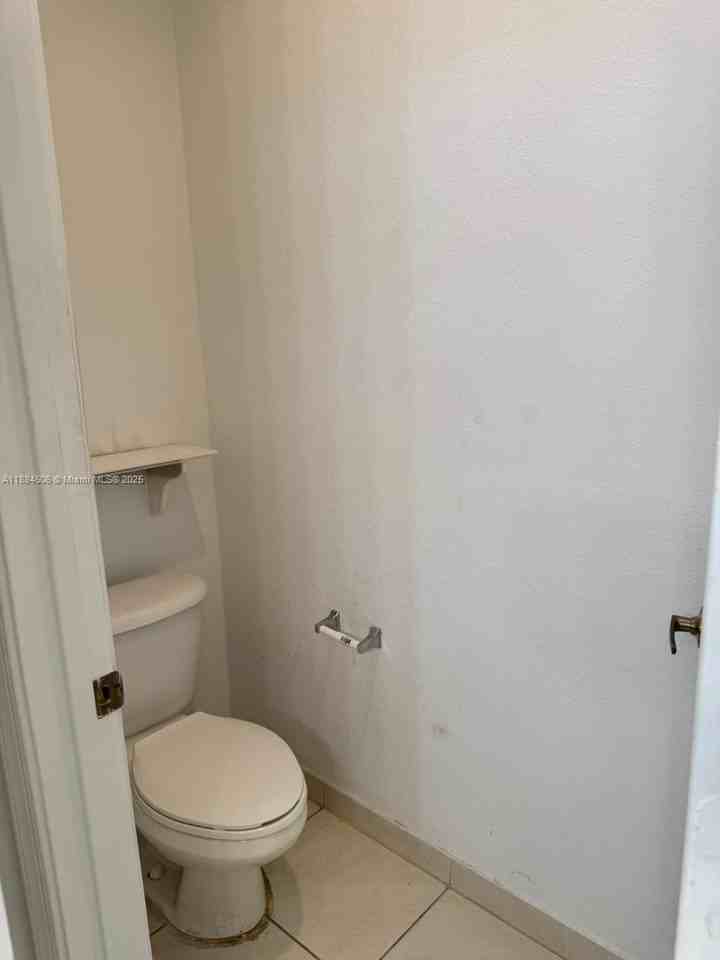 8706 Nw 38th Dr #3 - Photo 4 of 32