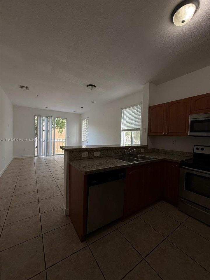 17640 Nw 73rd Ave #200-19 - Photo 3 of 8