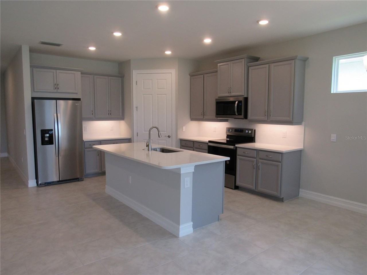 729 Ibiza Loop - Photo 2 of 16