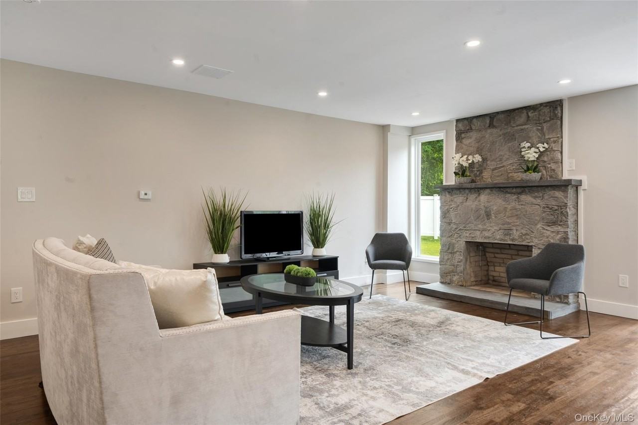 390 E Main St - Photo 2 of 25