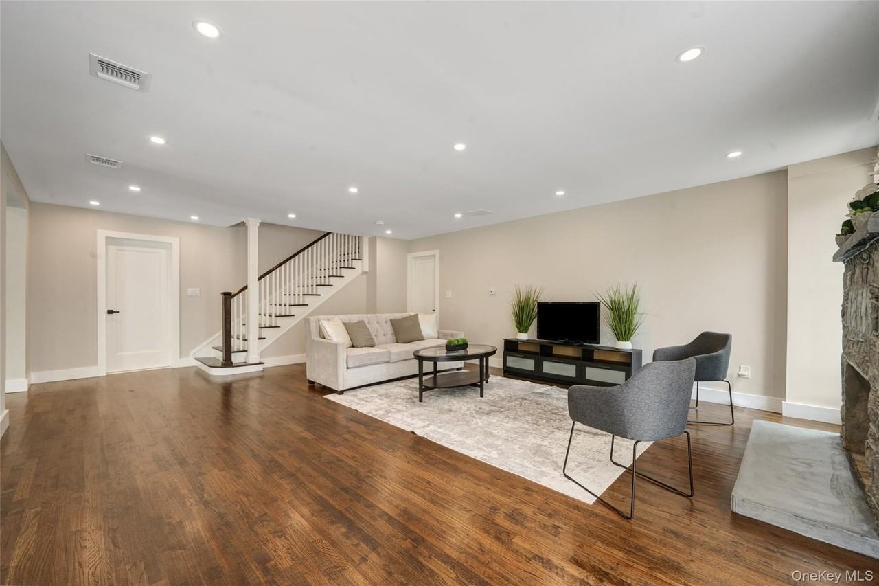 390 E Main St - Photo 4 of 25