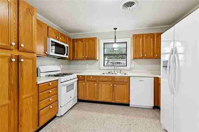 4601 7th St - Photo 7 of 17