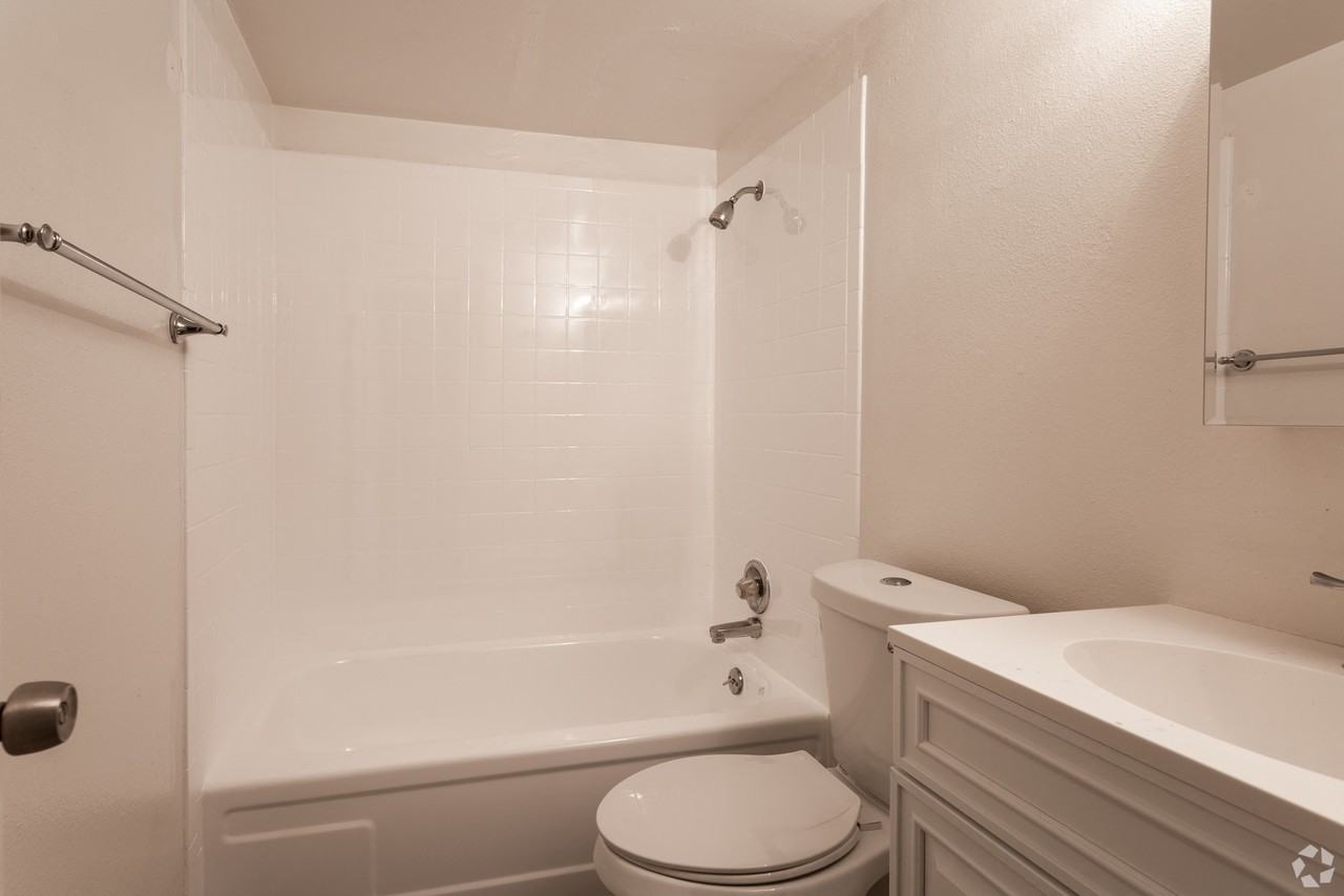 The Vantage Apartments - Photo 5 of 12