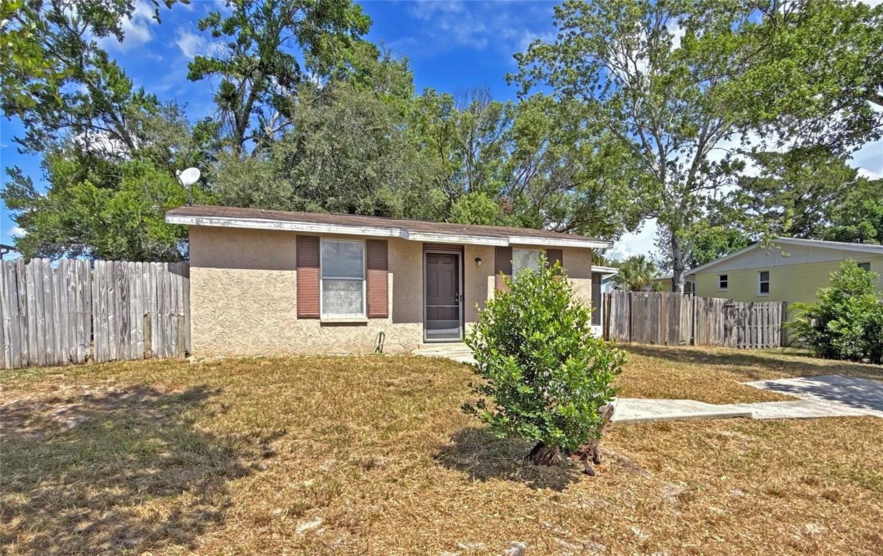 9389 Melrose Street - Photo 3 of 24