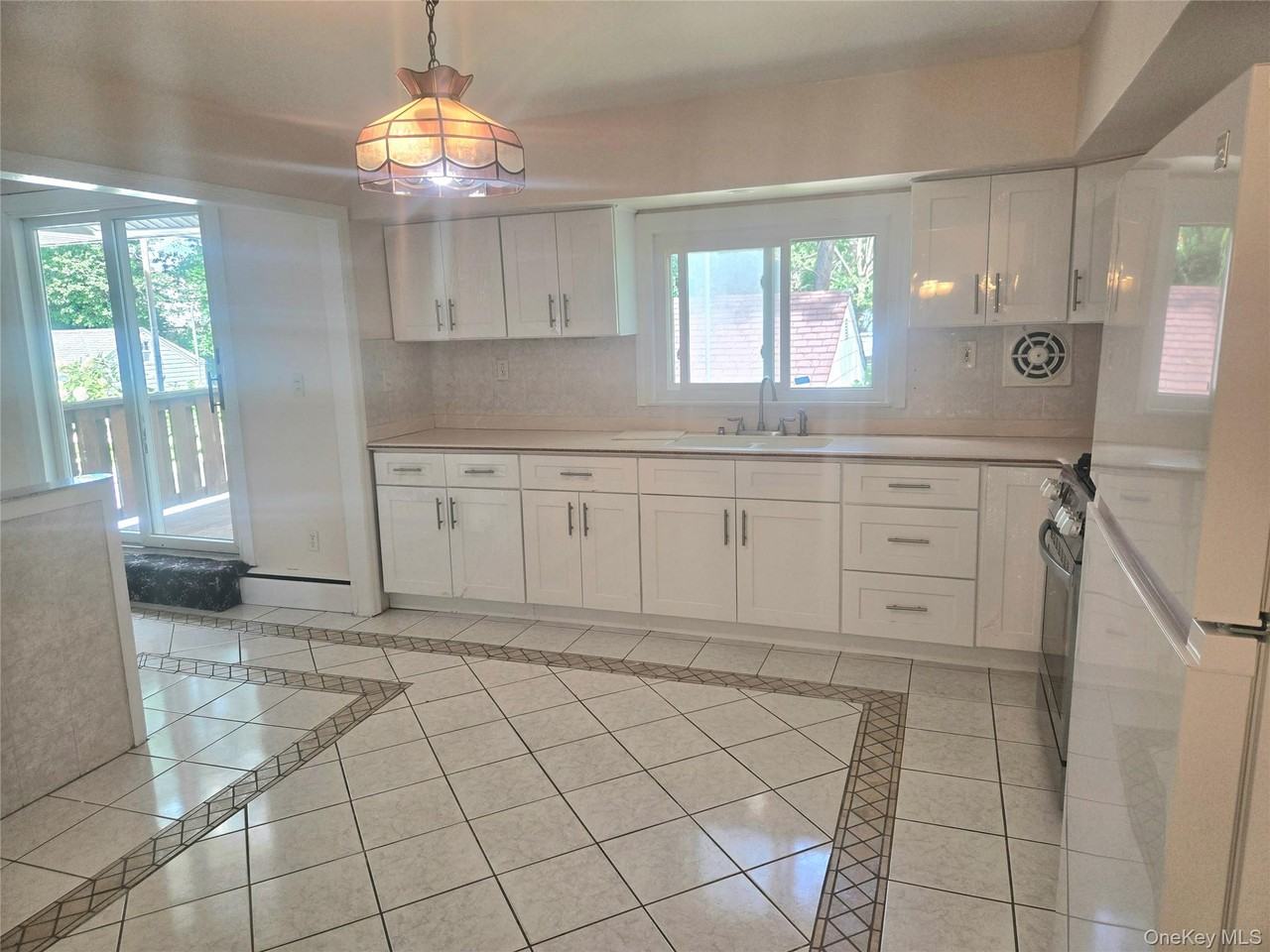 581 Meacham Ave - Photo 3 of 9