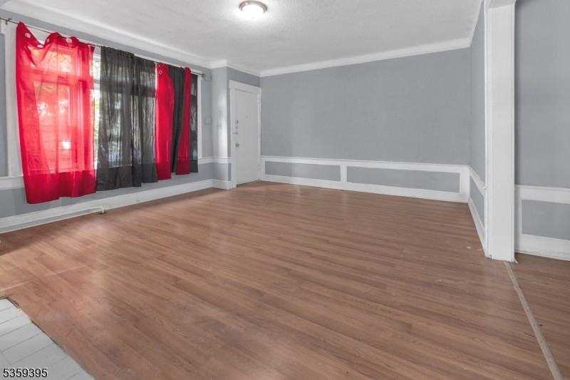 238 Custer Ave - Photo 2 of 14