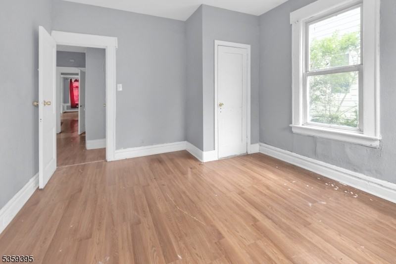 238 Custer Ave - Photo 6 of 14