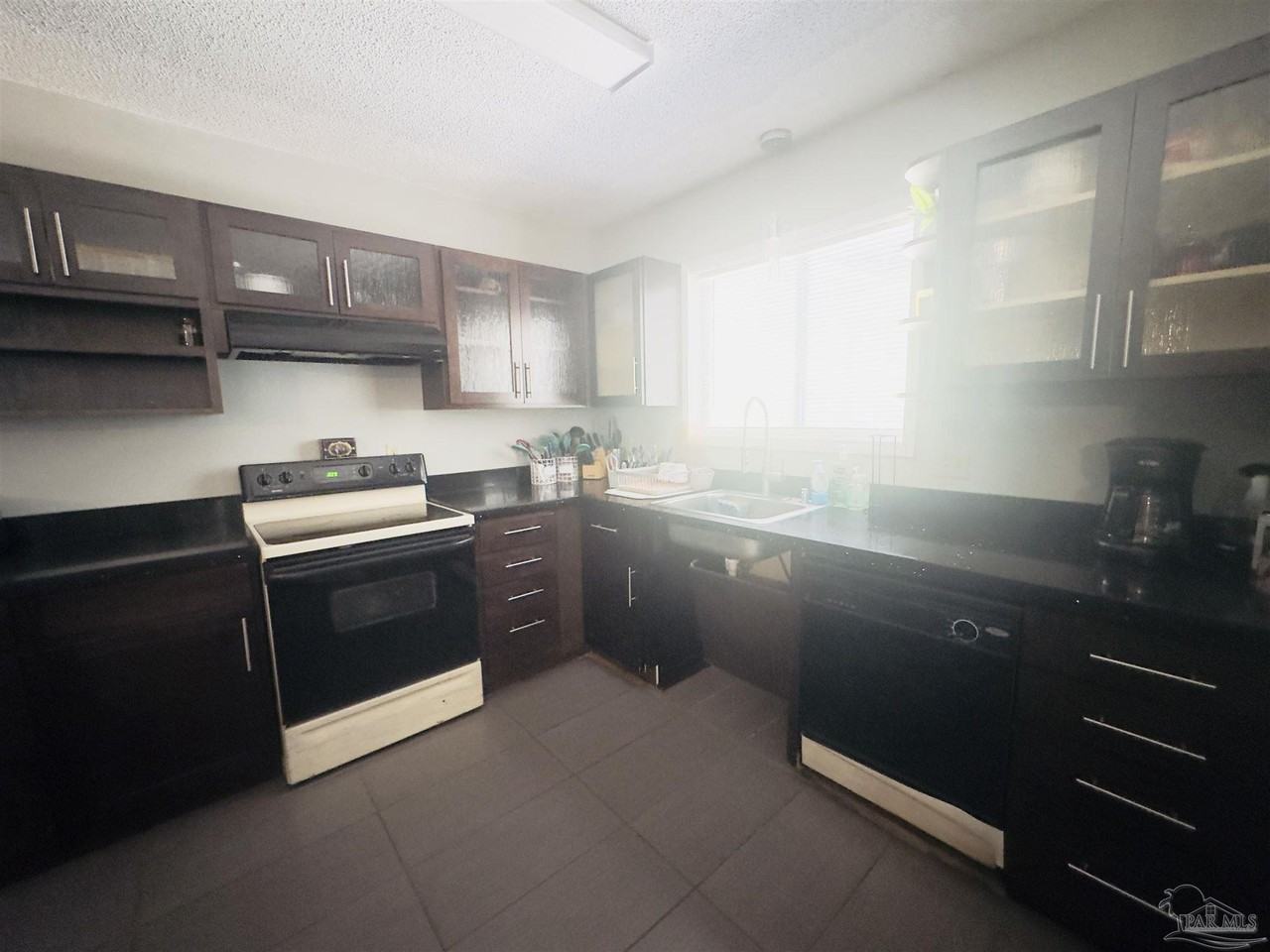 581 Calhoun Ave - Photo 5 of 15