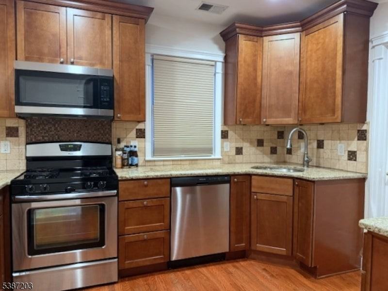 14 Washington Pl - Photo 2 of 13