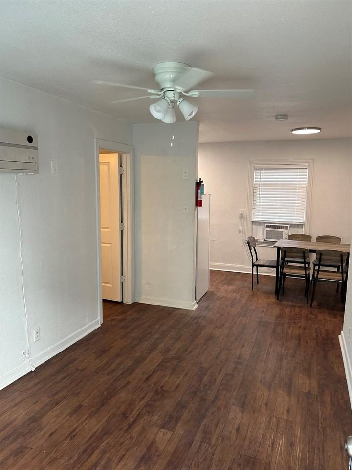 2917 Ashley St ##4 - Photo 2 of 6