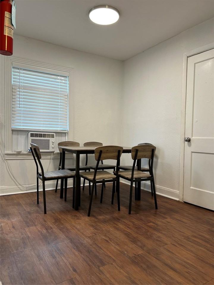 2917 Ashley St ##4 - Photo 4 of 6