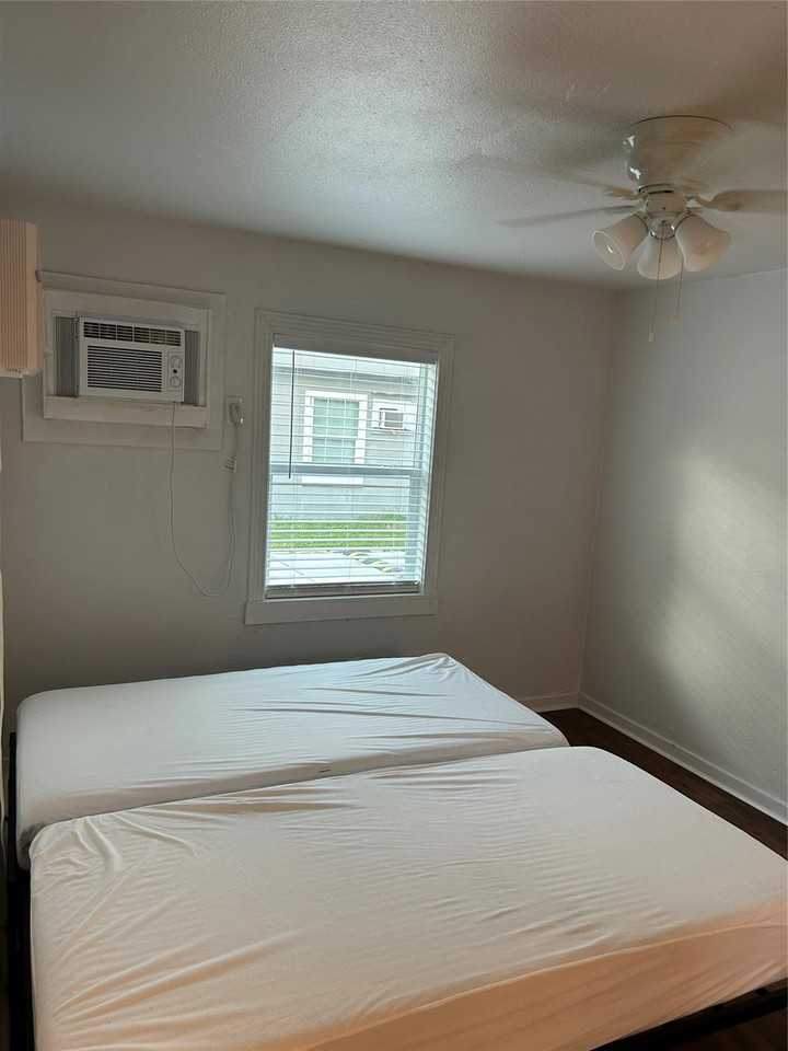 2917 Ashley St ##4 - Photo 5 of 6