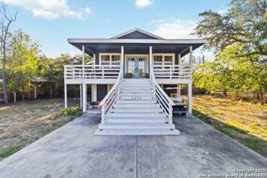 featured image of 2495 Lakeshore Dr