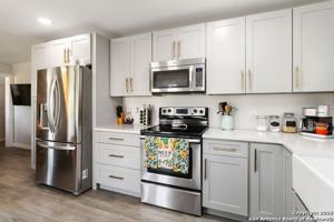 featured image of 2495 Lakeshore Dr