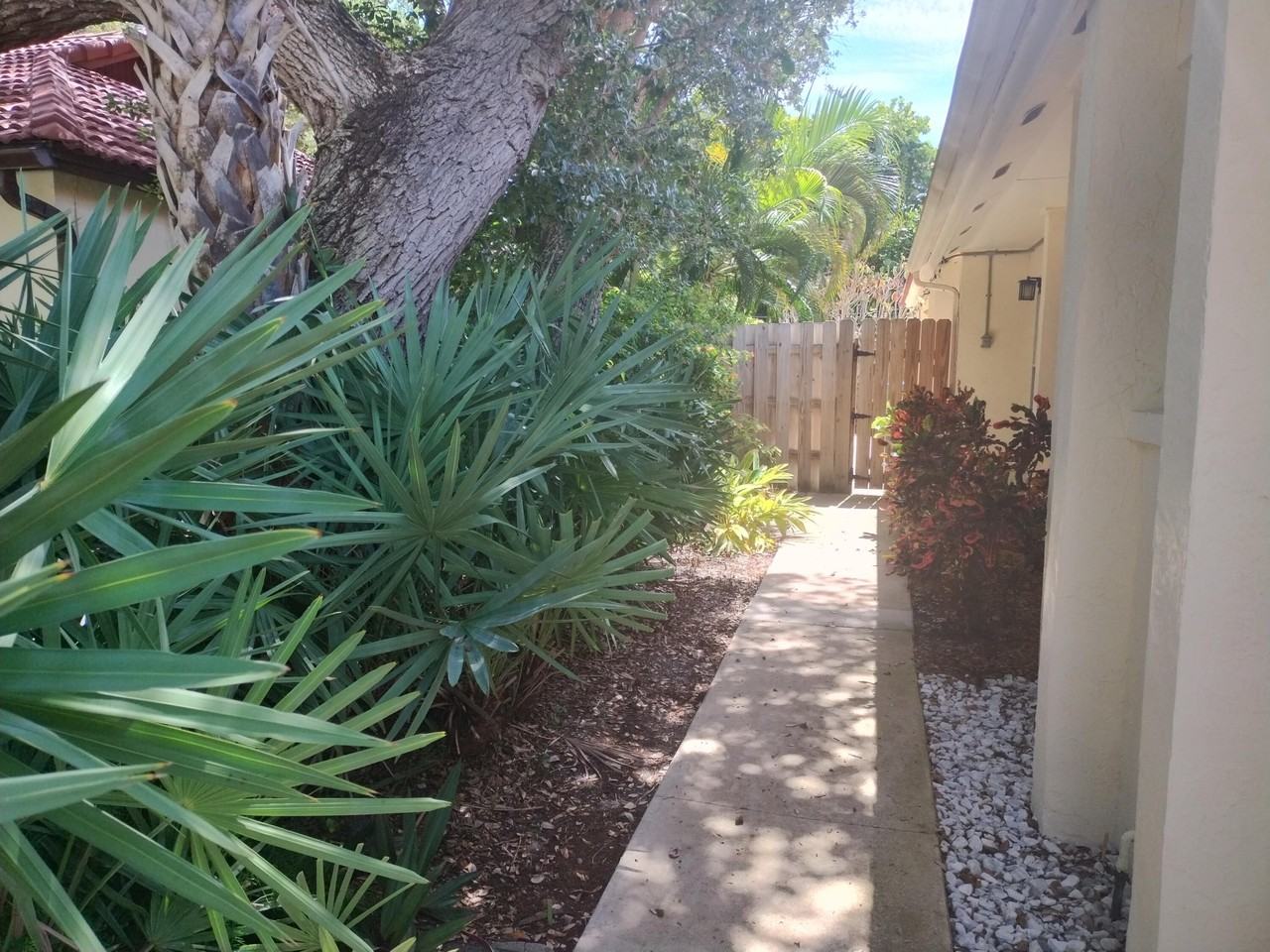 8754 Honeysuckle Way - Photo 2 of 37