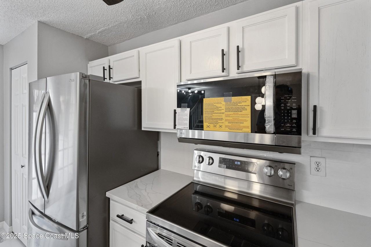 3263 Sand Ct - Photo 4 of 20