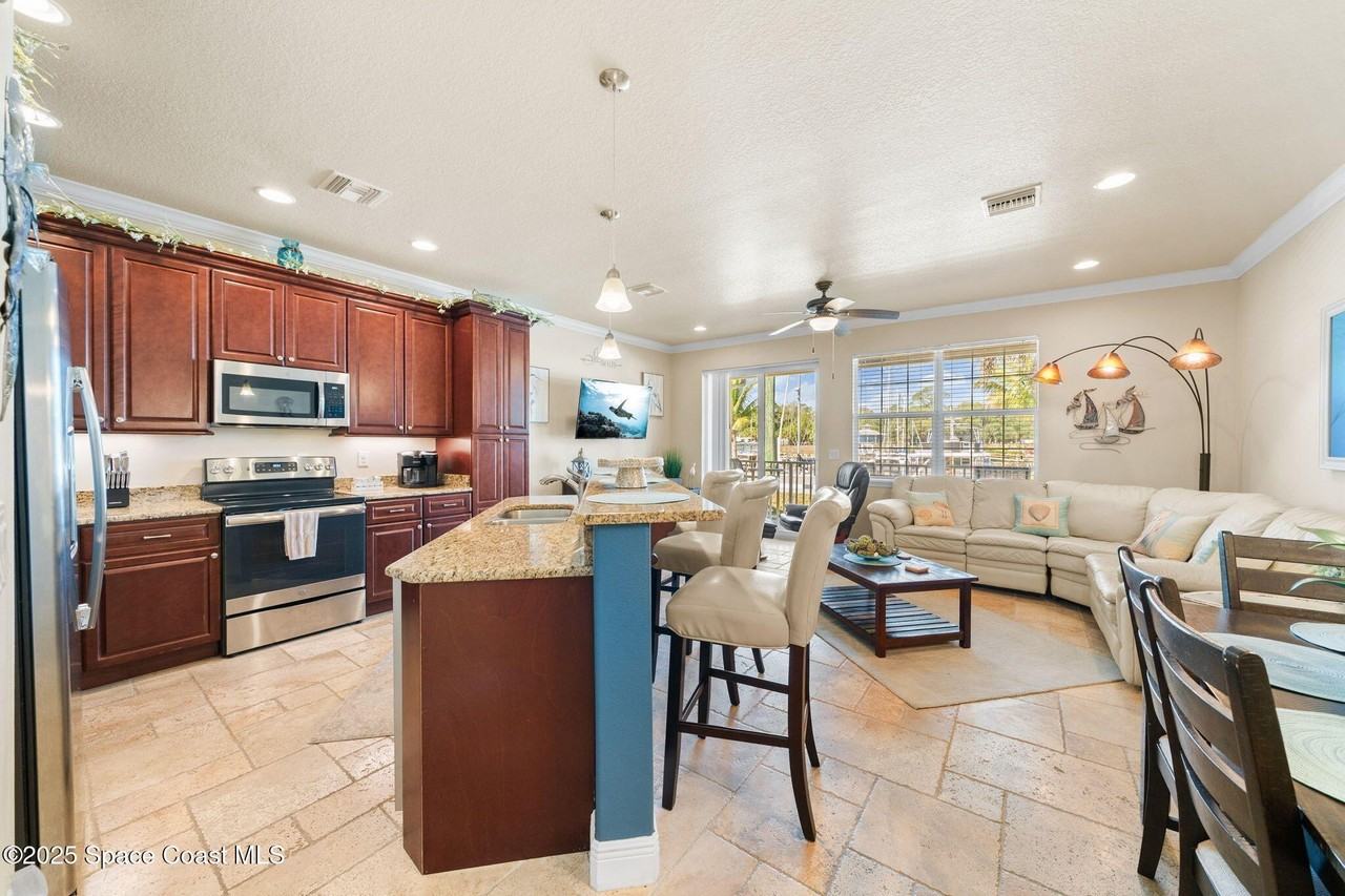 2720 Cutlass Point Ln Apt 104 #104 - Photo 5 of 40