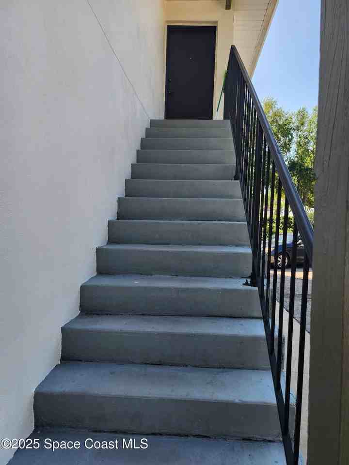 44 Bonaventure Dr - Photo 2 of 17