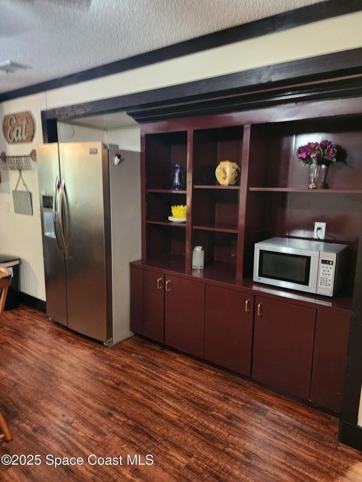 44 Bonaventure Dr - Photo 5 of 17