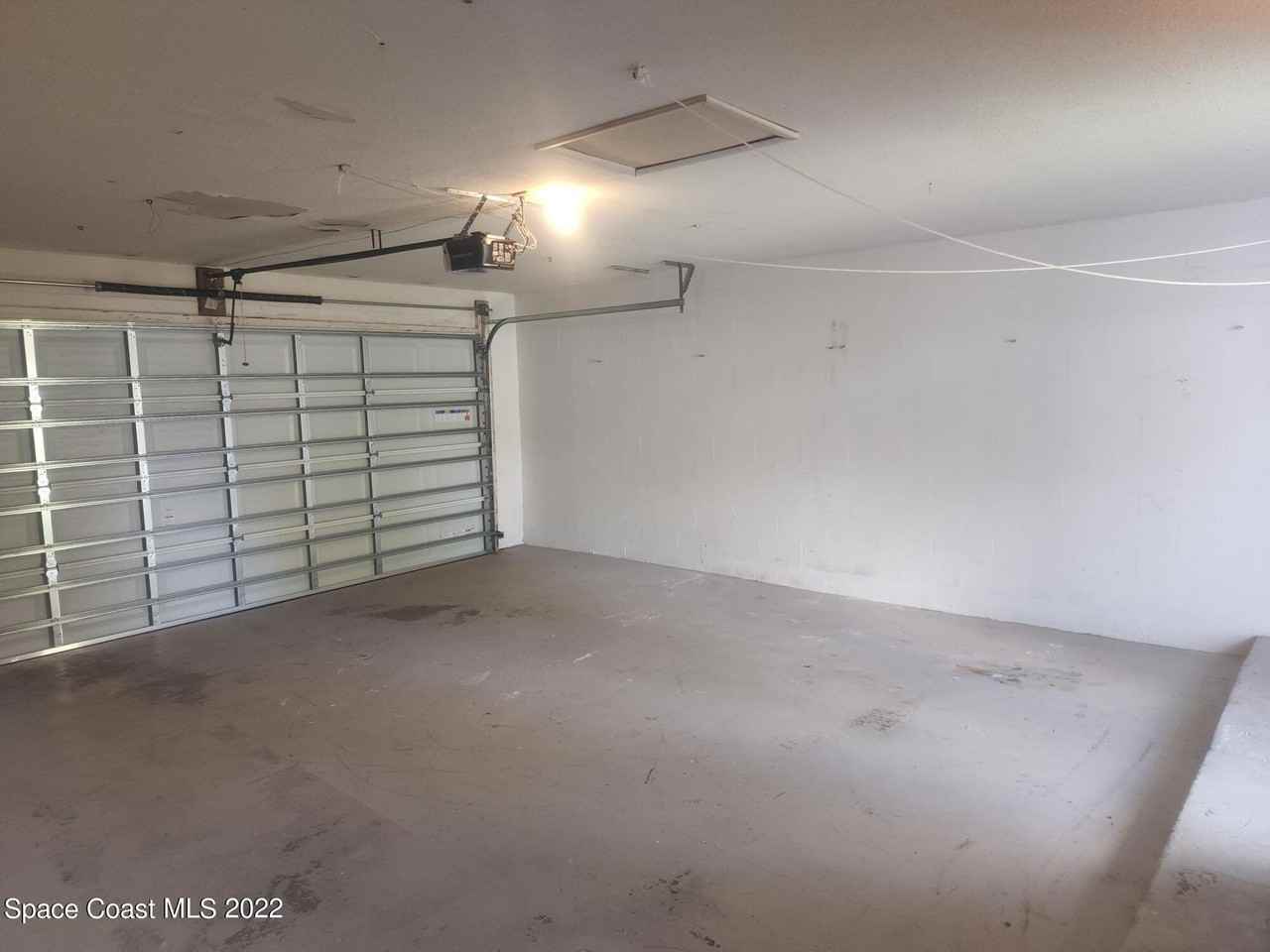 595 Albatross St - Photo 4 of 21