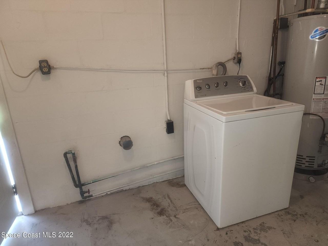 595 Albatross St - Photo 5 of 21