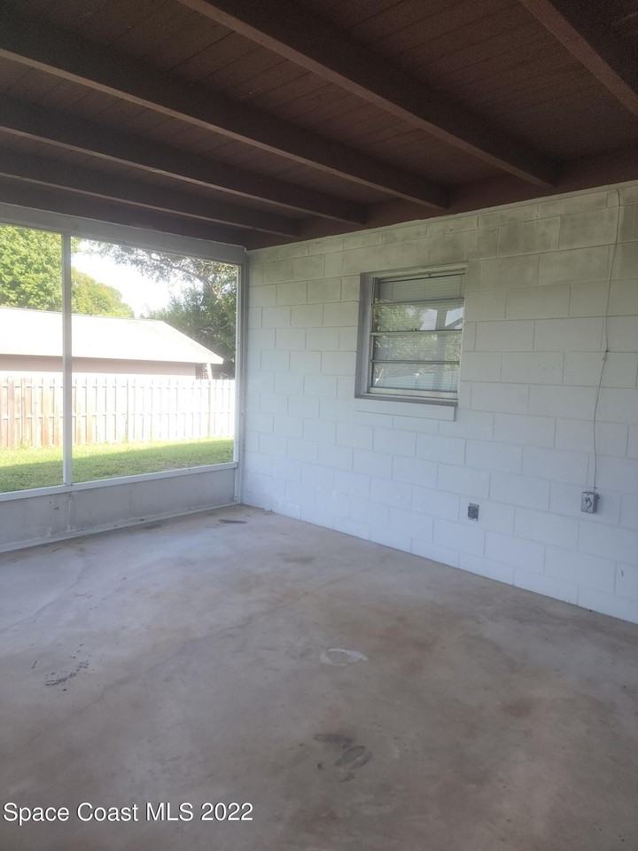 595 Albatross St - Photo 7 of 21