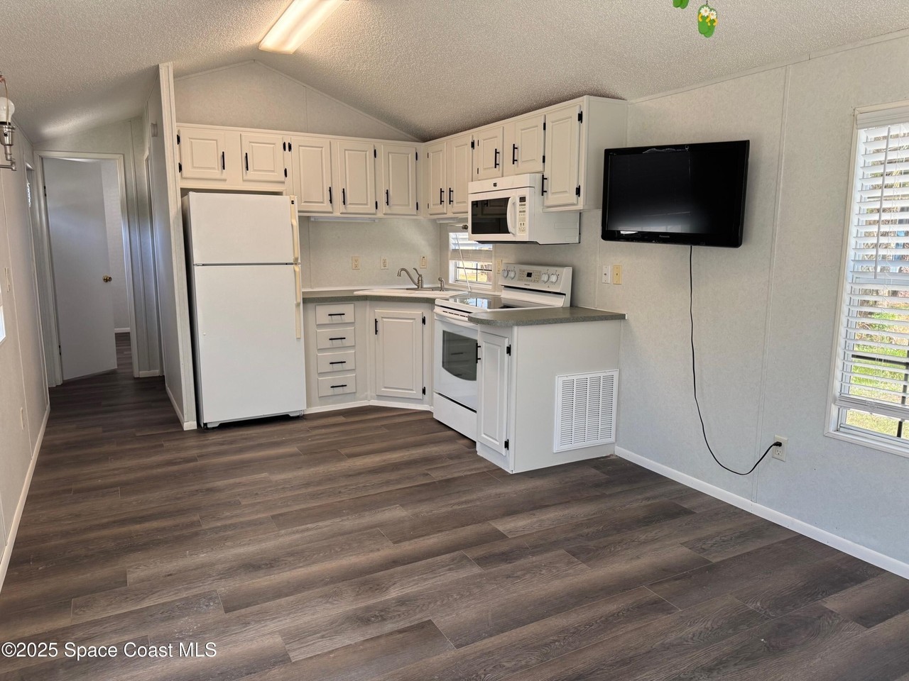 657 Snowbird Ave #202 - Photo 3 of 6