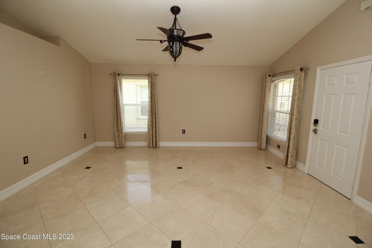 2729 Maderia Cir - Photo 2 of 23